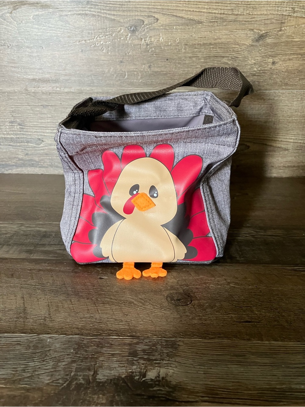 Thirty one littles carry along “turkey”